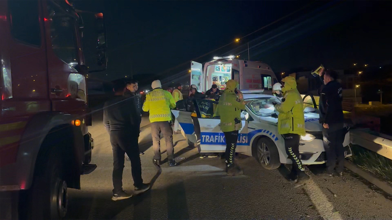Polis Aracı Kaza Yaptı: 2 Yaralı
