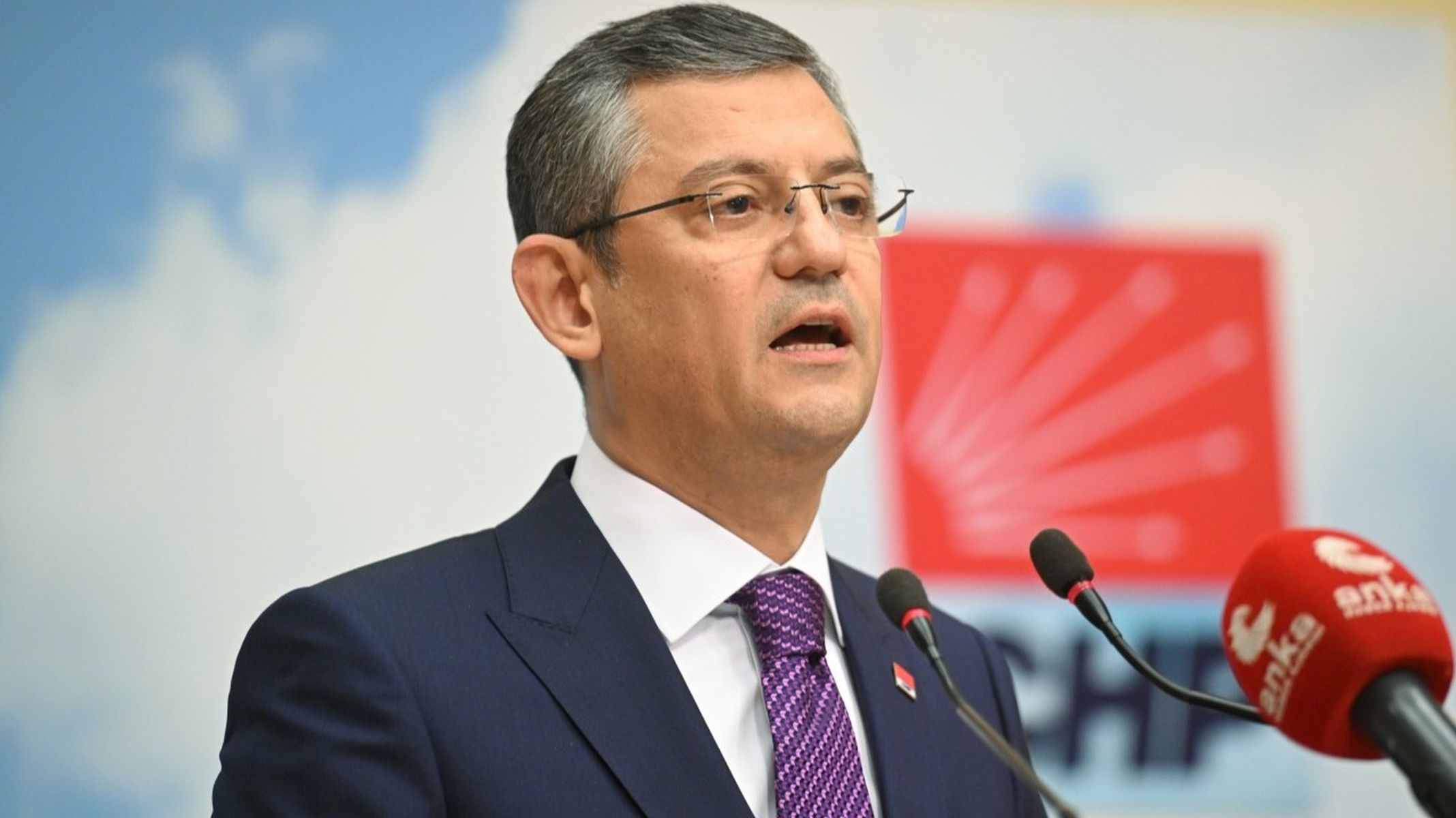 Özgür Özel'in Tartışmalı Ziyaretleri ve Görüntüleri